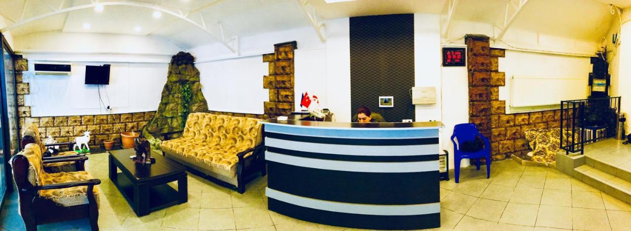 Hotel Nice Tbilisi Esterno foto