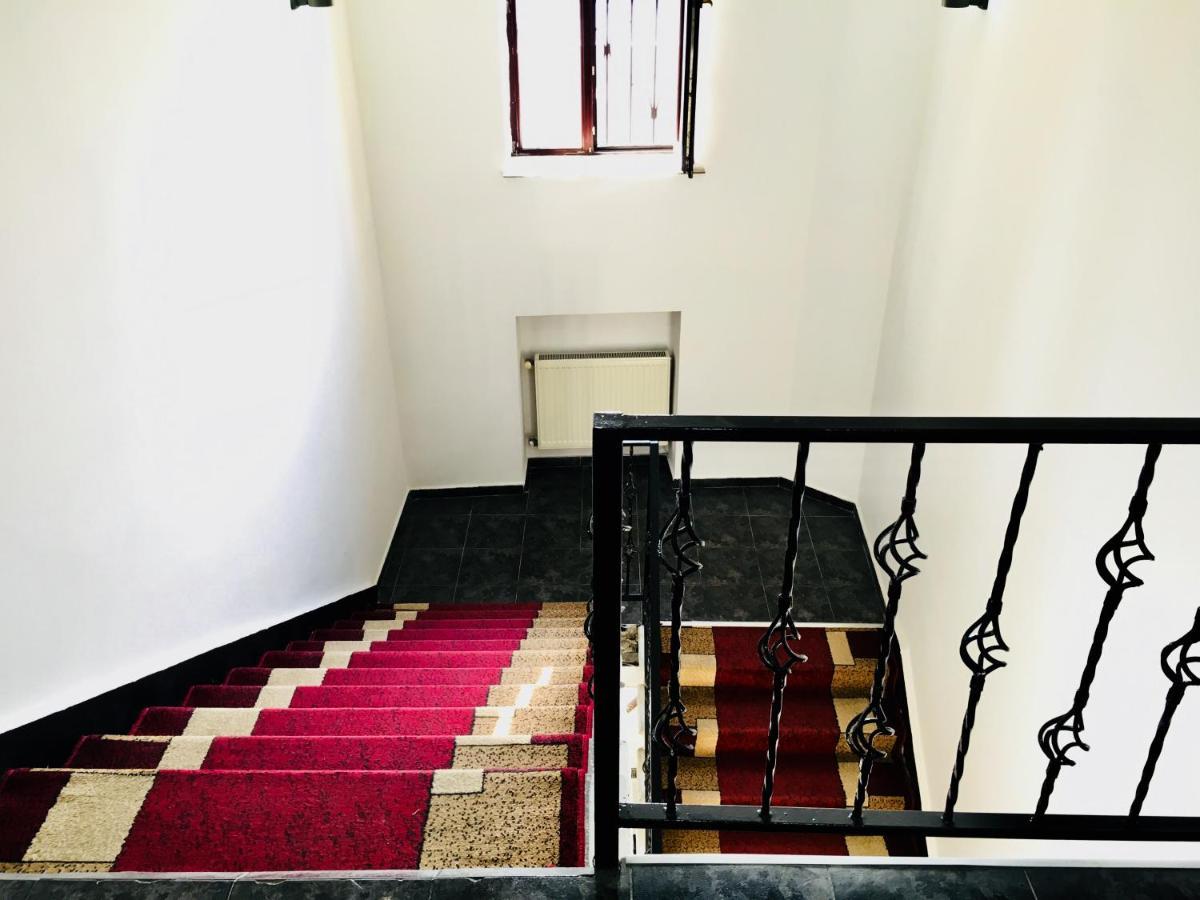 Hotel Nice Tbilisi Esterno foto